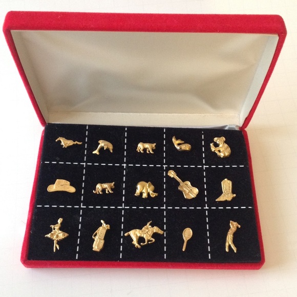 Vintage Jewelry - Vintage gold tone lapel pin set